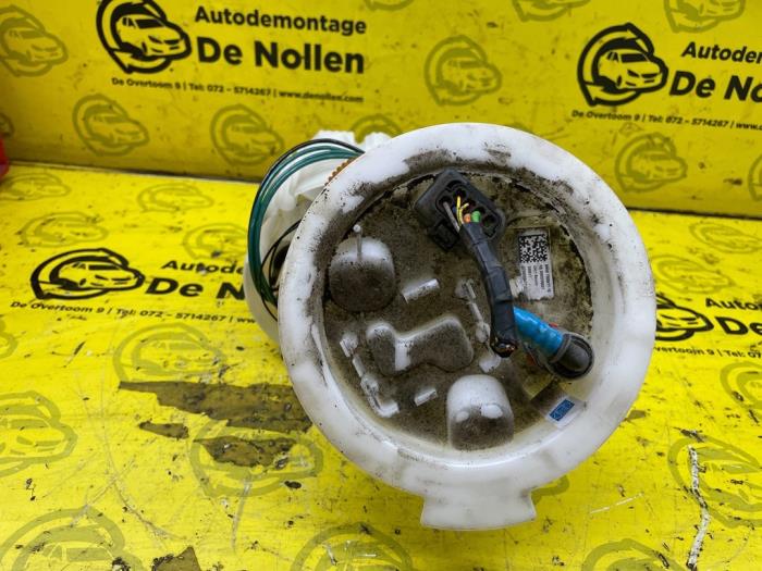 Benzinepomp van een MINI Mini Convertible (F57) 2.0 16V Cooper S 2017