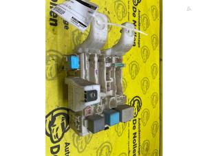 Gebruikte Zekeringkast Toyota Prius (NHW20) 1.5 16V Prijs op aanvraag aangeboden door de Nollen autorecycling