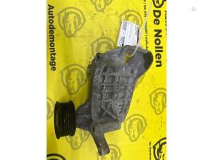 Gebruikte Dynamosteun boven Audi A6 Allroad Quattro (C7) 3.0 TDI V6 24V biturbo Prijs € 35,00 Margeregeling aangeboden door de Nollen autorecycling