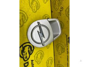 Gebruikte Schakelaar achterklep Opel Agila (B) 1.3 CDTi 16V Ecotec Prijs € 37,50 Margeregeling aangeboden door de Nollen autorecycling