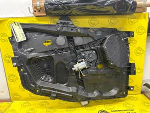 Gebruikte Raammechaniek 4Deurs links-voor Ford Fusion 1.6 16V Prijs € 50,00 Margeregeling aangeboden door de Nollen autorecycling