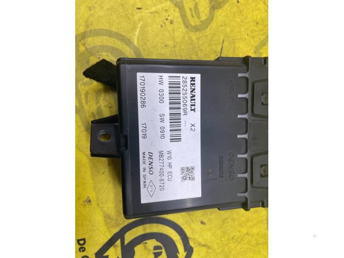 Gebruikte Module Bodycontrol Renault Zoé (AG) R110 Prijs € 60,00 Margeregeling aangeboden door autodemontage denollen