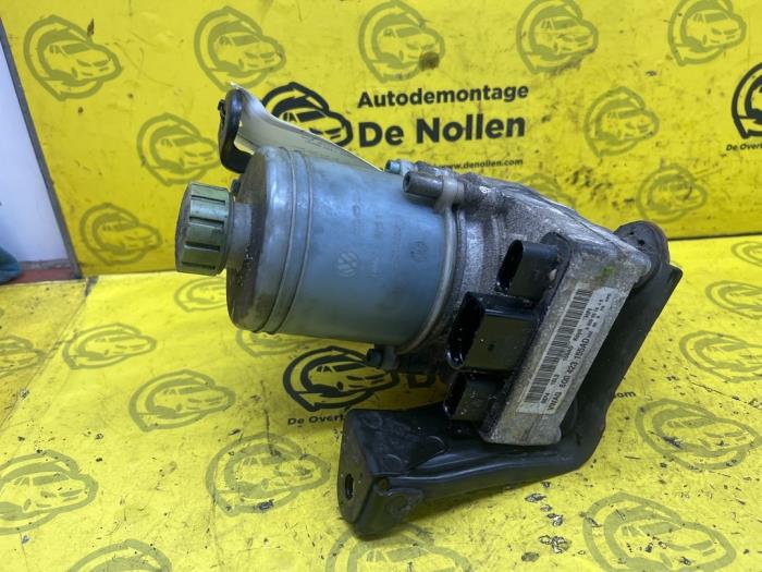 Stuurbekrachtiging Pomp van een Skoda Fabia (6Y2) 1.4i 16V 2004