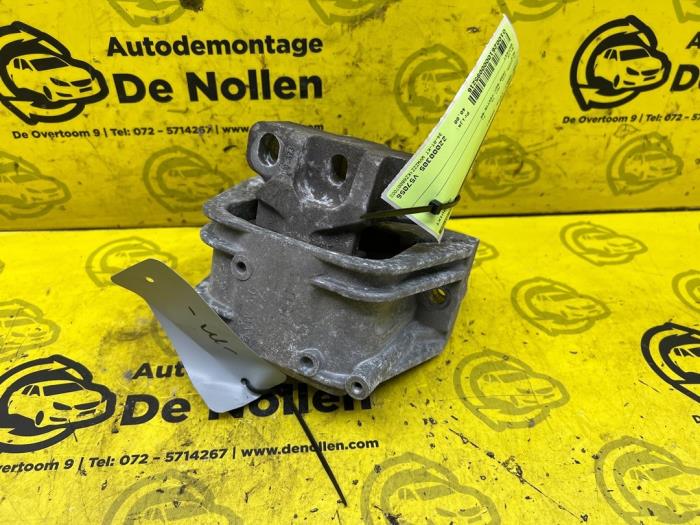Gebruikte Motorsteun Volkswagen Golf V (1K1) 1.6 FSI 16V Prijs € 40,00 Margeregeling aangeboden door autodemontage denollen