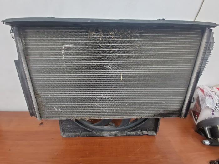 Gebruikte Radiateur BMW 1 serie (F21) 116i 1.5 TwinPower 12V Prijs op aanvraag aangeboden door autodemontage denollen