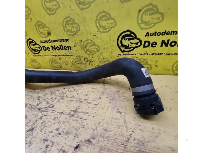 Radiateurslang van een BMW 1 serie (F21) 116i 1.5 TwinPower 12V 2016