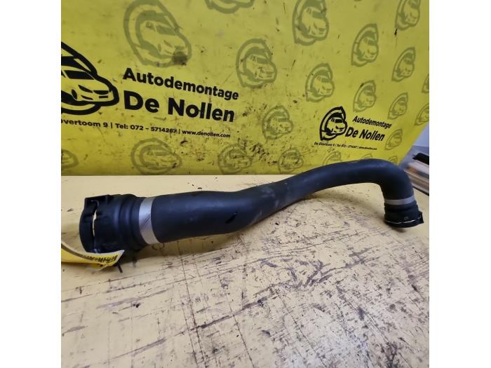 Radiateurslang van een BMW 1 serie (F21) 116i 1.5 TwinPower 12V 2016