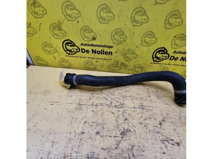 Radiateurslang van een BMW 1 serie (F21) 116i 1.5 TwinPower 12V 2016