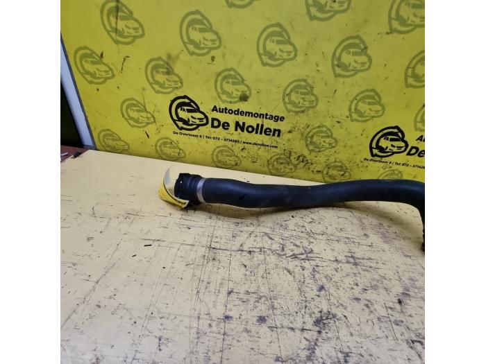 Radiateurslang van een BMW 1 serie (F21) 116i 1.5 TwinPower 12V 2016
