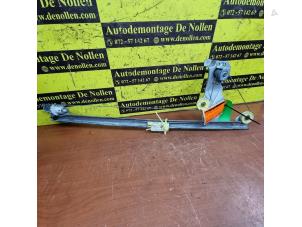 Gebruikte Raammechaniek 2Deurs links-voor Renault Trafic New (FL) 1.9 dCi 100 16V Prijs € 40,00 Margeregeling aangeboden door de Nollen autorecycling