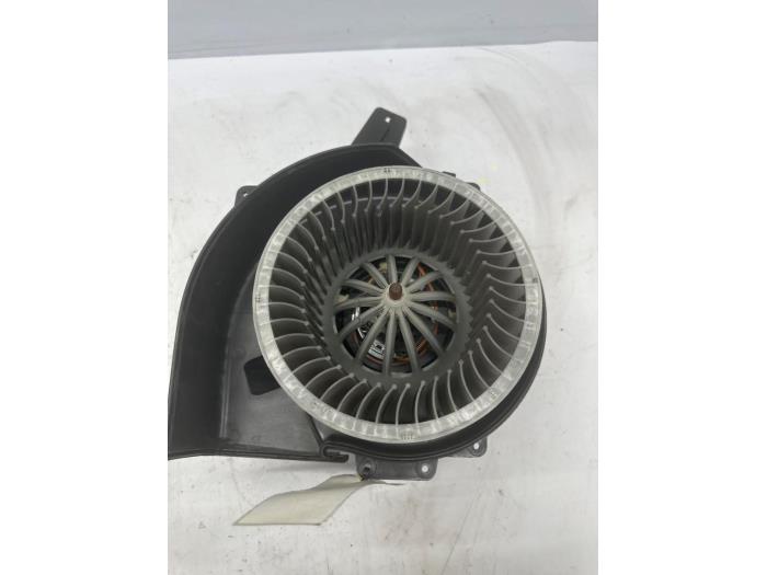 Kachel Ventilatiemotor van een Seat Ibiza IV (6J5) 1.2 TSI 2015