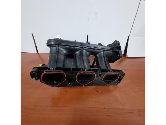 Gebruikte Inlaatspruitstuk Dacia Sandero II 0.9 TCE 12V Prijs € 50,00 Margeregeling aangeboden door autodemontage denollen