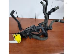 Gebruikte Waterslang aansluiting Dacia Sandero II 0.9 TCE 12V Prijs € 50,00 Margeregeling aangeboden door de Nollen autorecycling