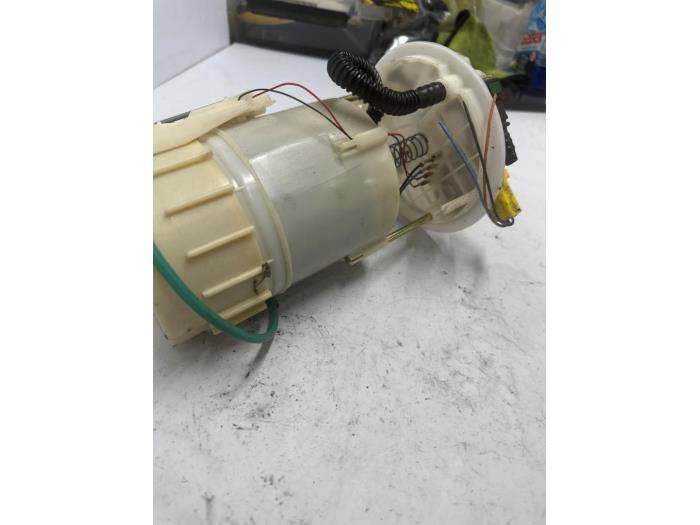 Gebruikte Tank element Pomp Renault Scénic II (JM) 2.0 16V Prijs € 50,00 Margeregeling aangeboden door autodemontage denollen