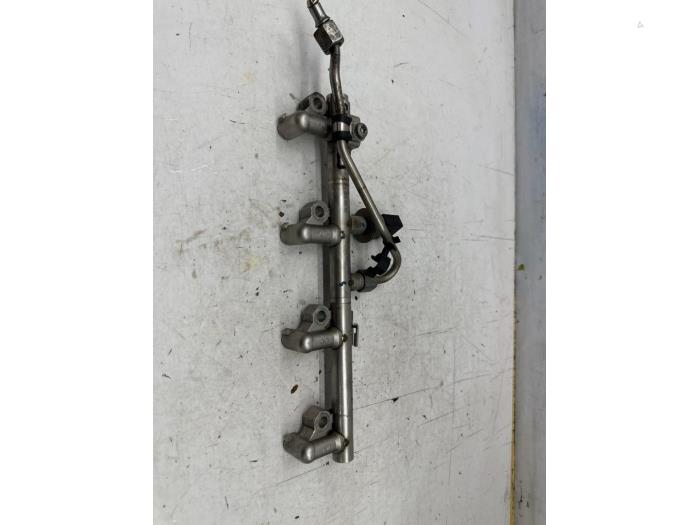 Gebruikte Injector brug Mercedes E (C207) E-200 CGI 16V BlueEfficiency Prijs € 40,00 Margeregeling aangeboden door autodemontage denollen