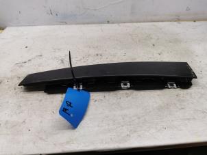 Gebruikte Carrosserielijst Peugeot 208 I (CA/CC/CK/CL) 1.2 Vti 12V PureTech Prijs € 25,00 Margeregeling aangeboden door de Nollen autorecycling