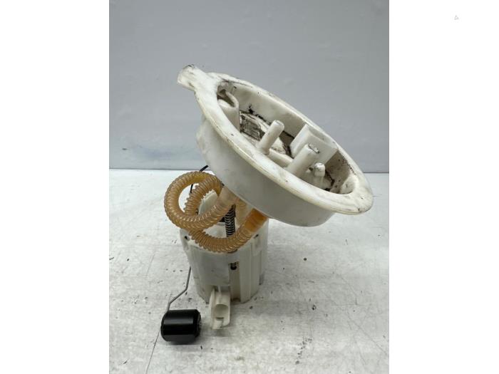 Gebruikte Tank element Pomp BMW 1 serie (F20) 116d 1.5 12V TwinPower Prijs € 49,99 Margeregeling aangeboden door autodemontage denollen