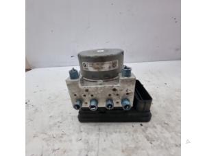 Gebruikte ABS Pomp BMW 1 serie (F20) 116d 1.5 12V TwinPower Prijs € 115,00 Margeregeling aangeboden door de Nollen autorecycling