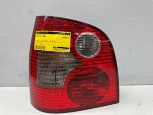 Gebruikte Achterlicht links Volkswagen Polo IV (9N1/2/3) 1.2 12V Prijs € 30,00 Margeregeling aangeboden door de Nollen autorecycling