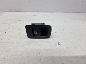 Gebruikte Elektrisch Raam Schakelaar BMW 1 serie (F20) 116d 1.5 12V TwinPower Prijs € 15,00 Margeregeling aangeboden door de Nollen autorecycling