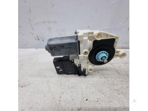 Gebruikte Portierruitmotor Volkswagen Tiguan (5N1/2) 2.0 TDI 16V Blue Motion Prijs € 39,00 Margeregeling aangeboden door de Nollen autorecycling