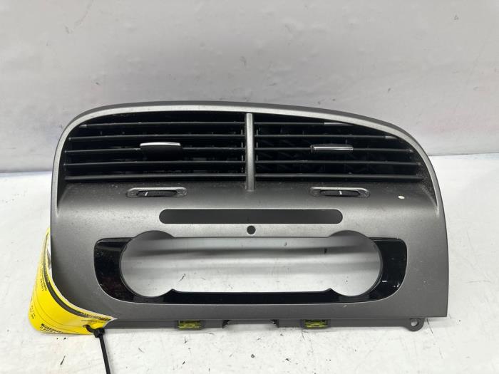 Luchtrooster Dashboard van een Seat Altea XL (5P5) 2.0 TDI 16V 2015