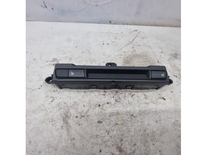 Gebruikte Display Interieur Mazda CX-3 (DJ/DK) 2.0 SkyActiv-G 120 Prijs € 49,99 Margeregeling aangeboden door autodemontage denollen