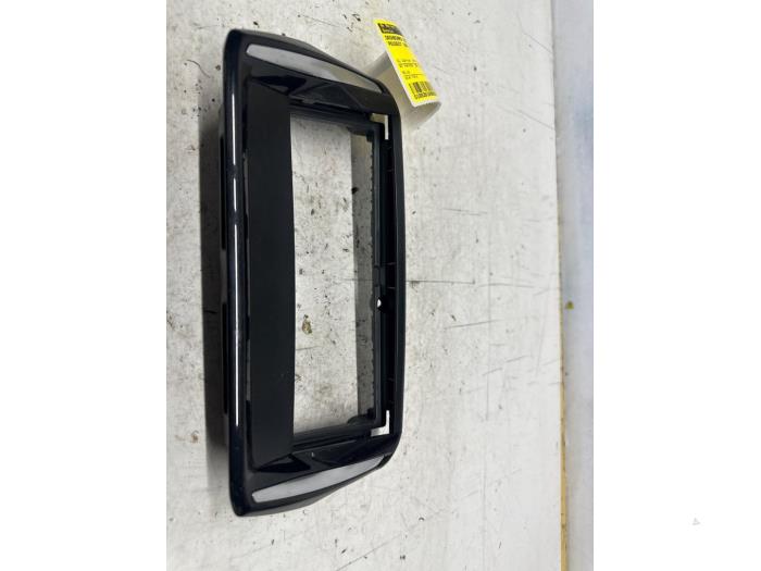 Gebruikte Dashboard deel Peugeot 208 I (CA/CC/CK/CL) 1.0 Vti 12V PureTech Prijs € 25,00 Margeregeling aangeboden door autodemontage denollen