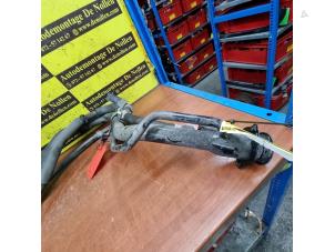 Gebruikte Vulpijp Brandstoftank Mazda CX-3 (DJ/DK) 2.0 SkyActiv-G 120 Prijs € 90,00 Margeregeling aangeboden door de Nollen autorecycling