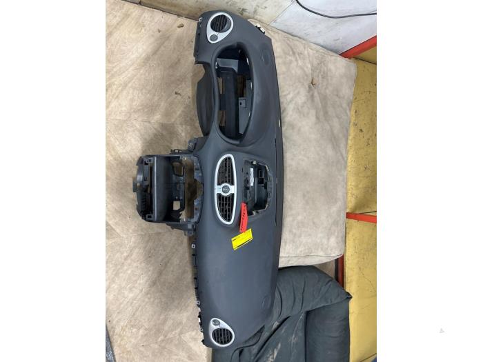 Dashboard van een Renault Clio III (BR/CR) 1.2 16V 75 2011