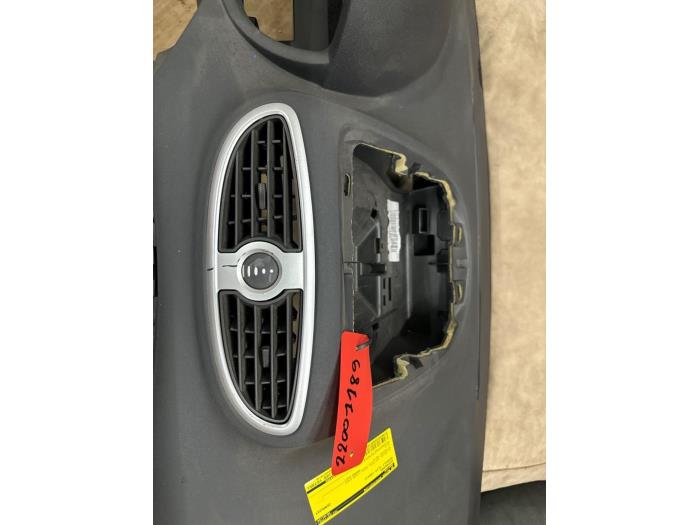 Dashboard van een Renault Clio III (BR/CR) 1.2 16V 75 2011