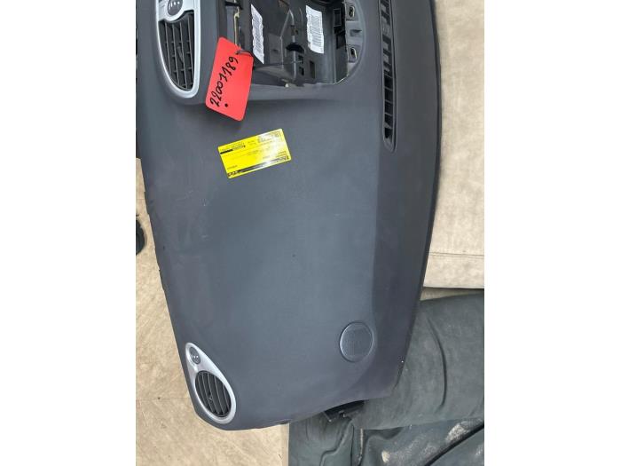 Dashboard van een Renault Clio III (BR/CR) 1.2 16V 75 2011