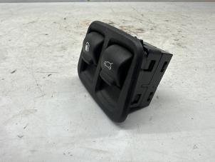 Gebruikte Schakelaar Mini Countryman (F60) 1.5 TwinPower Turbo 12V Cooper SE ALL4 Prijs € 30,00 Margeregeling aangeboden door de Nollen autorecycling