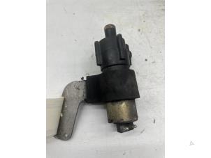 Gebruikte Extra waterpomp Mercedes CLK (C208) 2.3 230K 16V Prijs € 24,95 Margeregeling aangeboden door de Nollen autorecycling