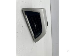 Gebruikte Luchtrooster Dashboard BMW 1 serie (F20) 116i 1.5 12V Prijs € 19,95 Margeregeling aangeboden door de Nollen autorecycling