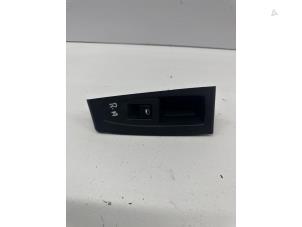 Gebruikte Ruit schakelaar elektrisch BMW 2 serie Active Tourer (F45) 218i 1.5 TwinPower Turbo 12V Prijs € 25,00 Margeregeling aangeboden door de Nollen autorecycling