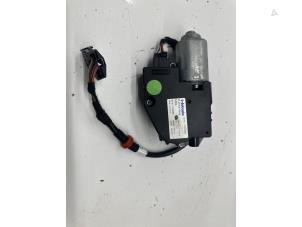 Gebruikte Schuifdak Motor BMW i3 (I01) i3 Prijs € 50,00 Margeregeling aangeboden door de Nollen autorecycling