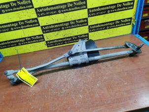 Gebruikte Ruitenwismotor + Mechaniek BMW Mini One/Cooper (R50) 1.6 16V One Prijs € 50,00 Margeregeling aangeboden door de Nollen autorecycling