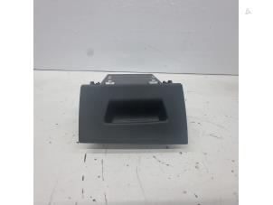 Gebruikte Opbergvak BMW 1 serie (F20) 118d 2.0 16V Prijs € 24,95 Margeregeling aangeboden door de Nollen autorecycling