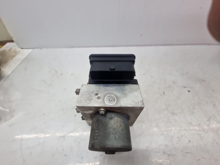 ABS Pomp van een Fiat Croma (194) 1.8 MPI 16V 2008