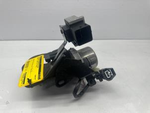 Gebruikte Vacuumpomp Rembekrachtiging Renault Twingo III (AH) ZE R80 Prijs € 250,00 Margeregeling aangeboden door de Nollen autorecycling