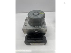 Gebruikte ABS Pomp Renault Twingo III (AH) ZE R80 Prijs € 325,00 Margeregeling aangeboden door de Nollen autorecycling