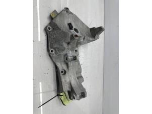 Gebruikte Dynamosteun onder BMW 1 serie (F20) 116i 1.5 12V Prijs € 75,00 Margeregeling aangeboden door de Nollen autorecycling