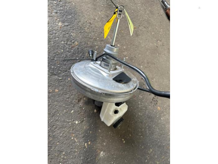 Rembekrachtiger van een Renault Twingo III (AH) ZE R80 2022