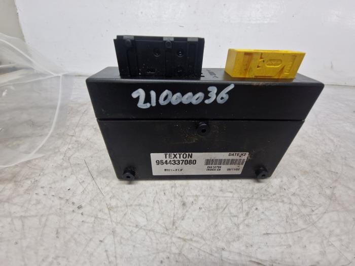 Gebruikte Computer cabriokap Peugeot 206 CC (2D) 1.6 16V Prijs € 50,00 Margeregeling aangeboden door autodemontage denollen