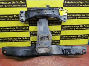 Gebruikte Versnellingsbak Steun Subaru Legacy Touring Wagon (BP) 2.0 D 16V Prijs op aanvraag aangeboden door de Nollen autorecycling