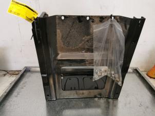 Gebruikte Stoelframe Mercedes Sprinter 3t (906.61) 213 CDI 16V Prijs € 75,00 Margeregeling aangeboden door de Nollen autorecycling