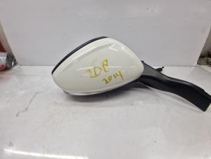 Gebruikte Buitenspiegel rechts Peugeot 208 I (CA/CC/CK/CL) 1.0 Vti 12V PureTech Prijs € 75,00 Margeregeling aangeboden door de Nollen autorecycling