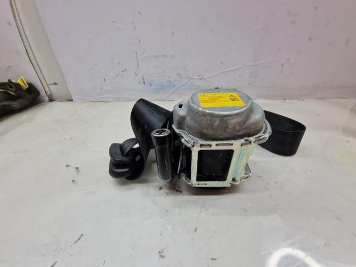 Veiligheidsgordel links-achter van een Ford EcoSport (JK8) 1.0 EcoBoost 12V 125 2022