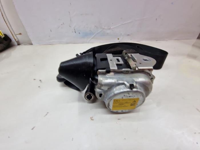 Veiligheidsgordel links-achter van een Ford EcoSport (JK8) 1.0 EcoBoost 12V 125 2022